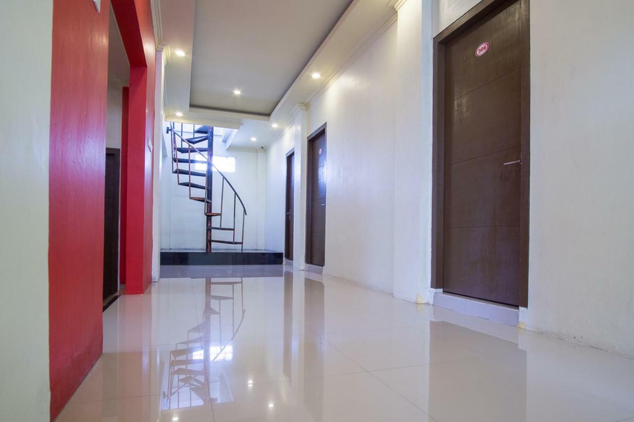 RedDoorz near Taman Kota Ternate Hotel Bagian luar foto